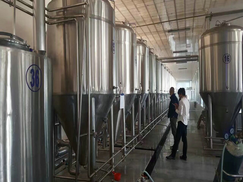大型精釀啤酒廠設（shè）備（bèi）