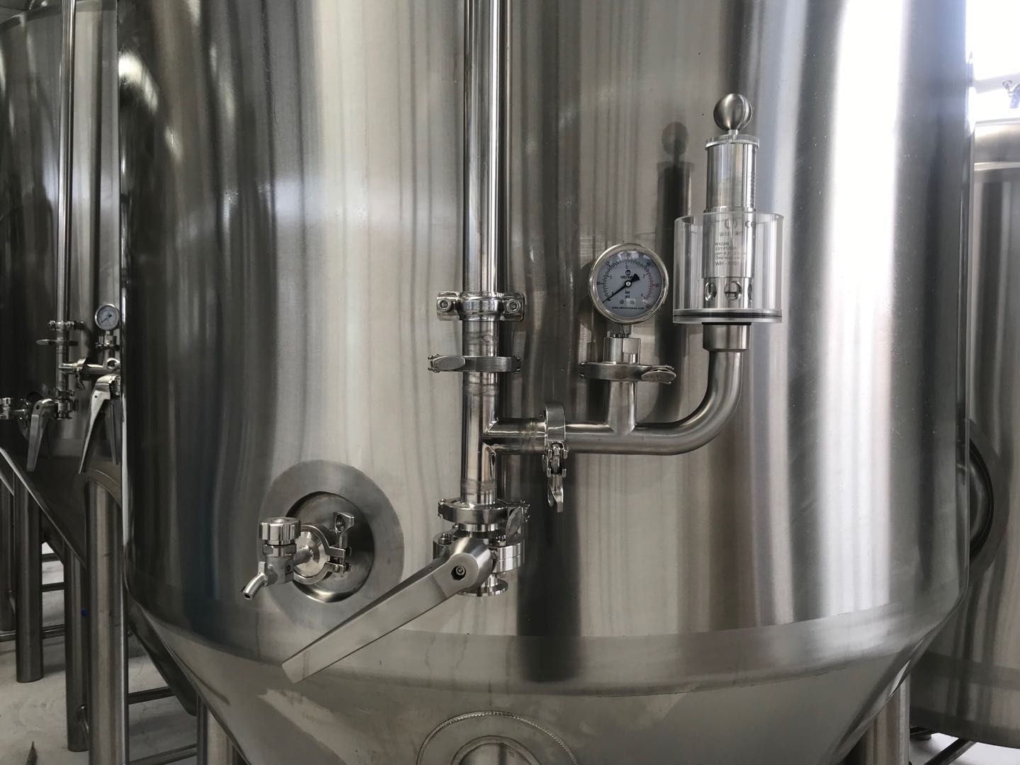 自釀鮮啤酒發酵設備（bèi）
